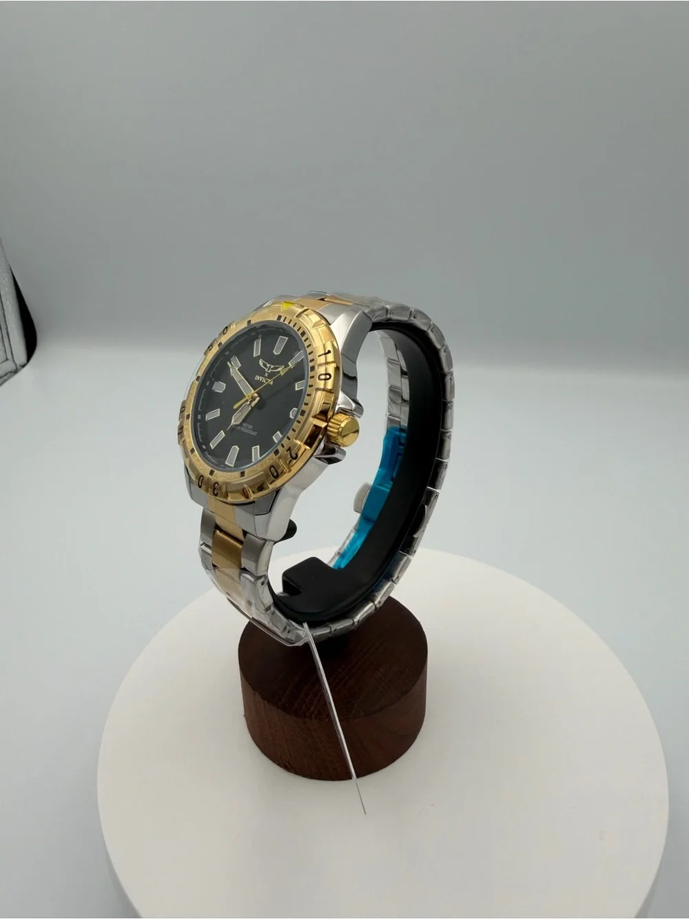 Invicta Specialty 69037 Men’s Two-Tone Quartz Watch 42mm With Box